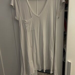 Classic White V-Neck Short Sleeve Tee